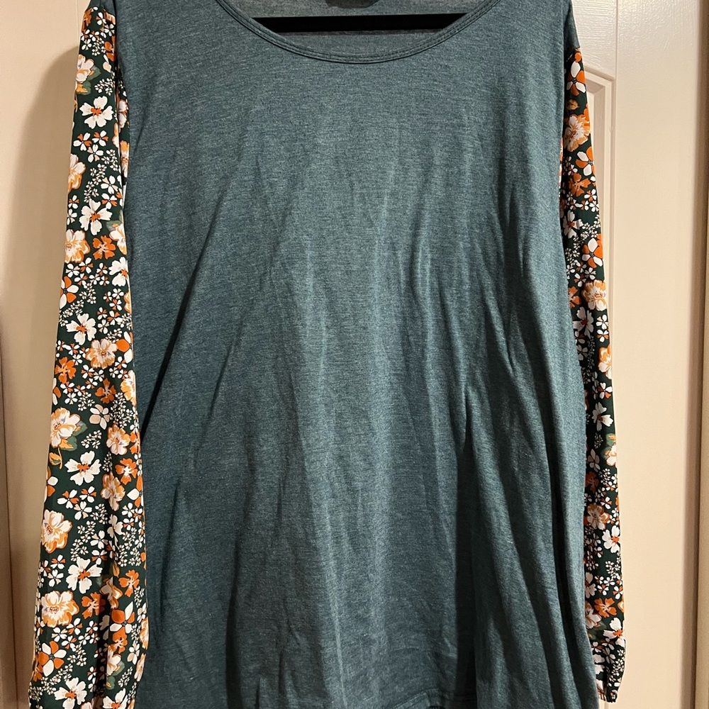 BloomChic Green Long Sleeve Relaxed Tee